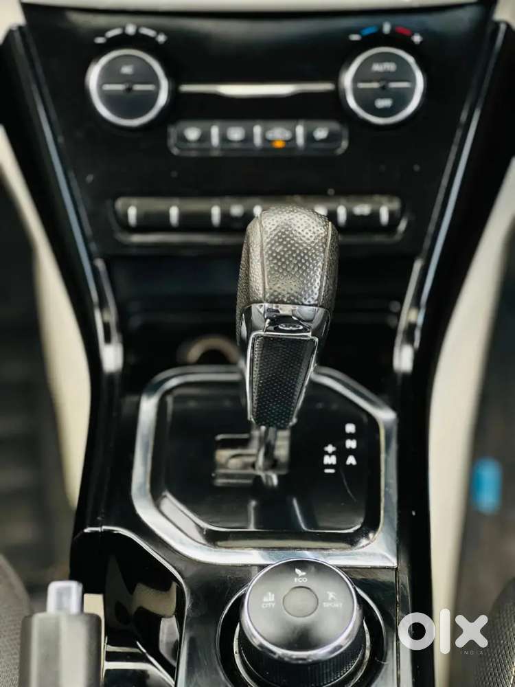 Tata Nexon Topmodel  Xza+sunroof