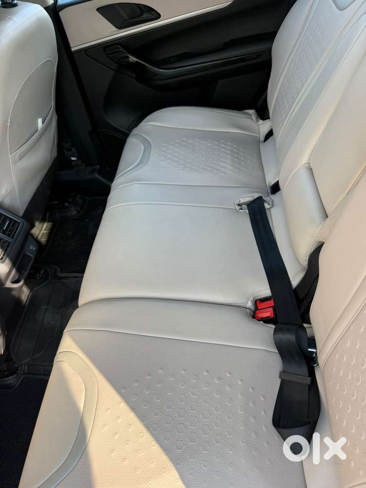 Mahindra Xuv700 2.2 Ax 5 Diesel Mt 7 Str, 2023, Diesel
