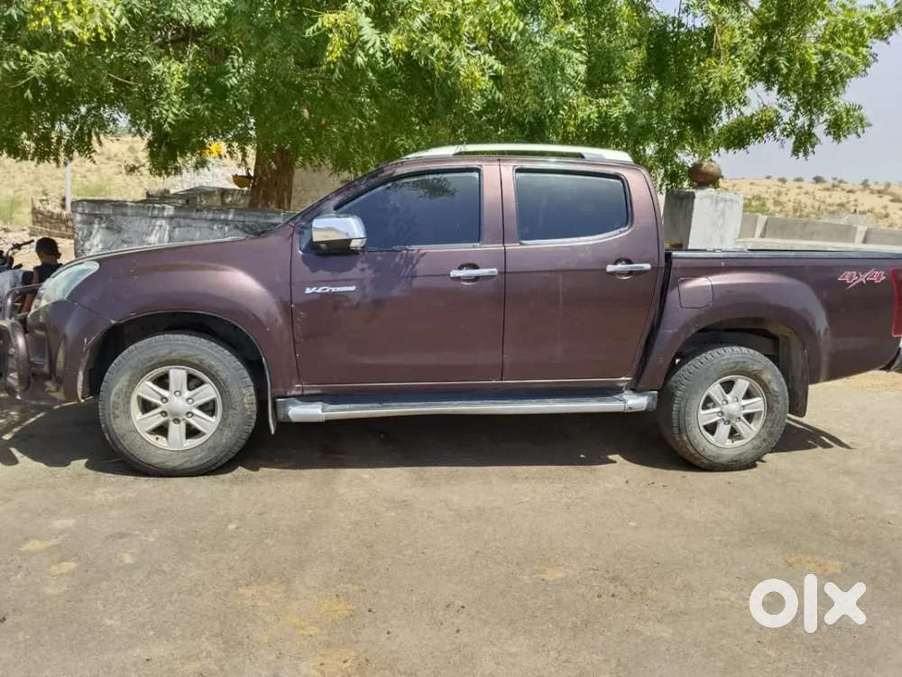 Isuzu V-cross 2020 Diesel Well Maintained