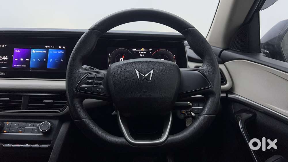 Mahindra Xuv700 2.0 Ax 5 Petrol At Str, 2023, Petrol