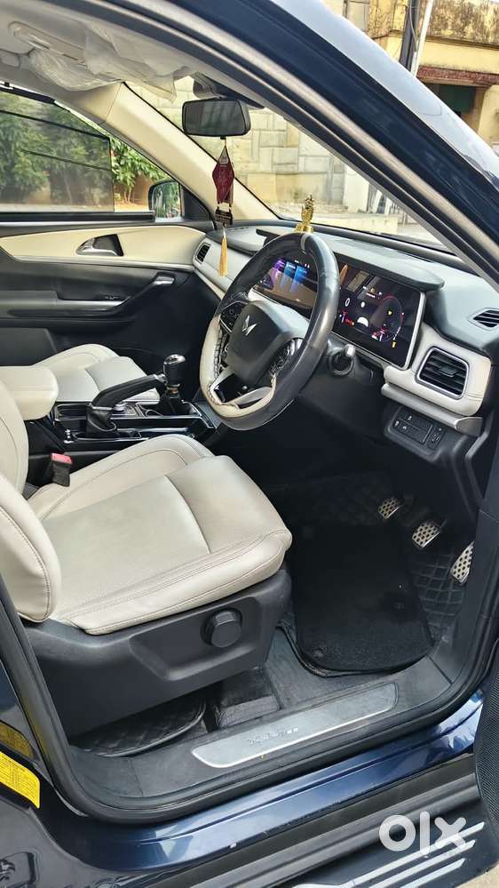 Mahindra Xuv700 2.2 Ax 7 Diesel Mt Luxury Pack Str, 2022, Diesel
