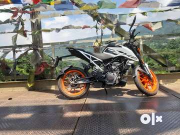 Ktm duke 200 online white