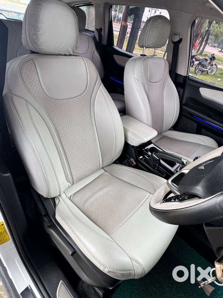 Xuv 700 Ax5 7 Seater