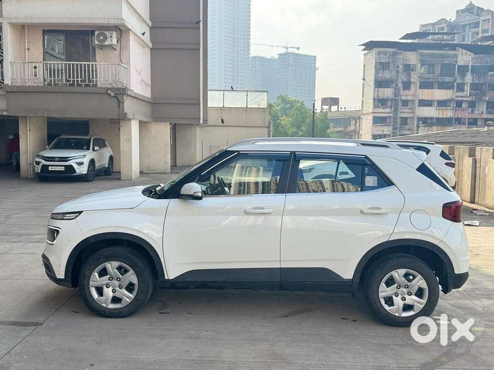 2021 Hyundai Venue S Plus  1st Owner  23,000 Km  Service Records