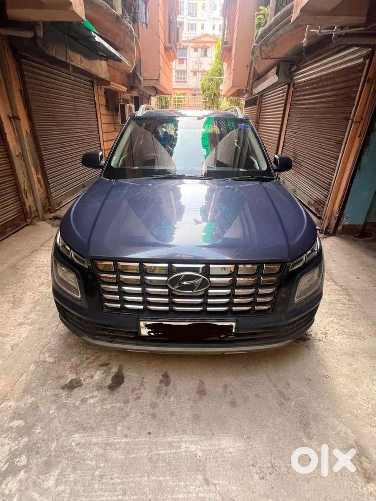 Hyundai Venue 2024 Petrol Well Maintained