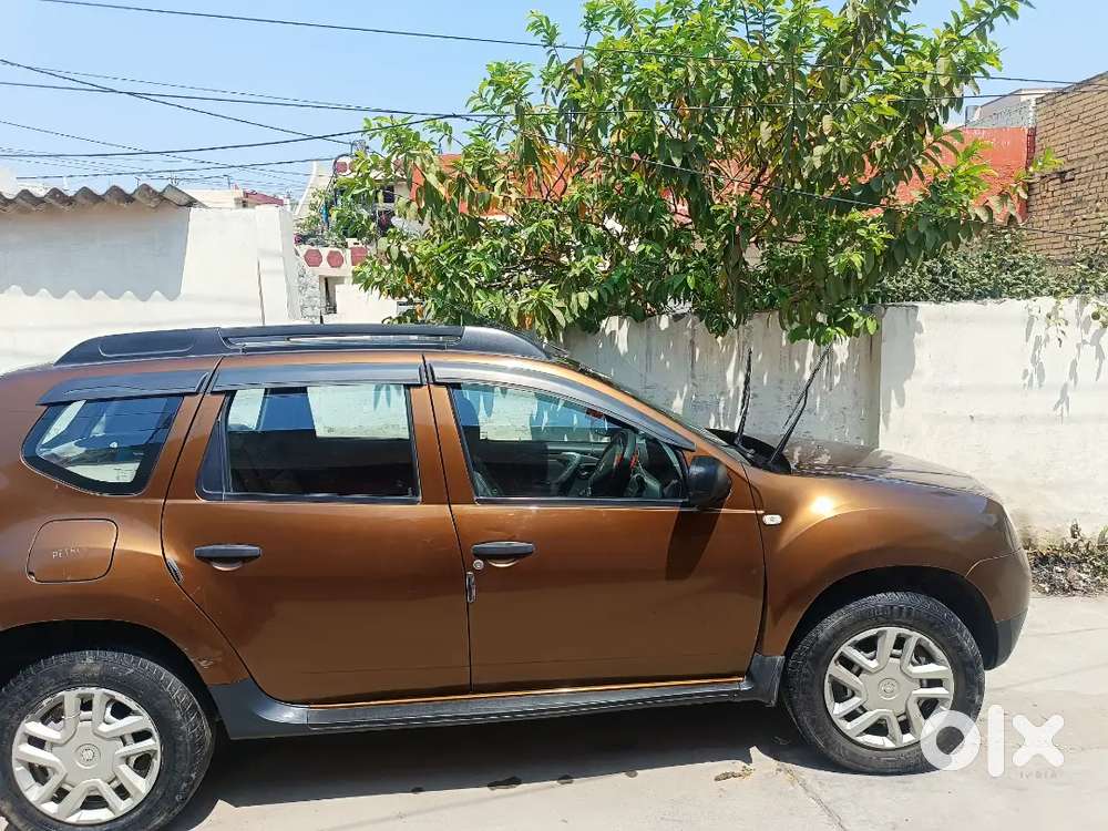 Renault Duster 2015 Petrol Well Maintained