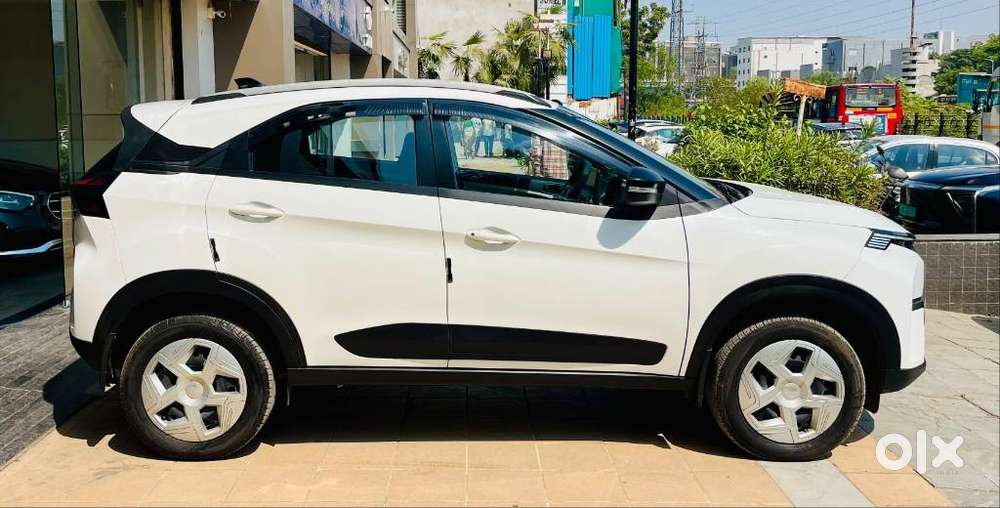 Tata Nexon Pure Plus (s) Petrol Amt, 2025, Petrol