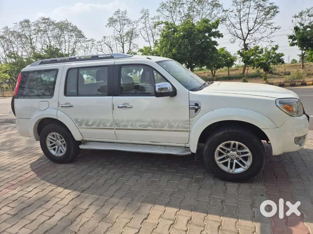 Ford Endeavour 2013 Diesel 105000 Km Driven At Good Condition New Tyre