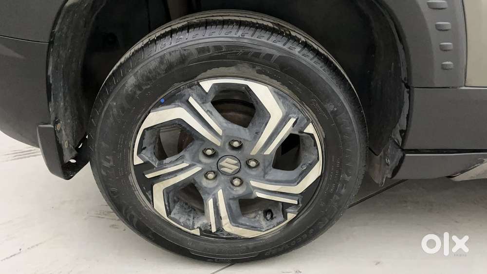 Maruti Suzuki Brezza 1.5 Zxi At Smart Hybrid Dual Tone, 2023, Petrol