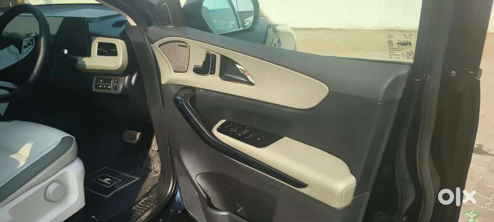 Mahindra Xev9s Others, 2026, Electric