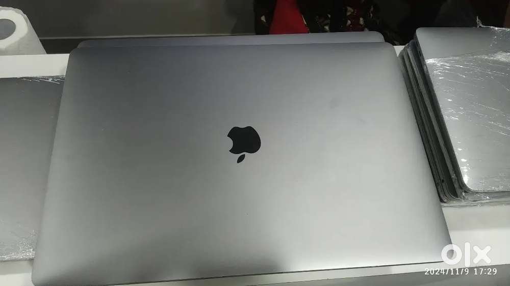 Macbook M1 Pro A 1990