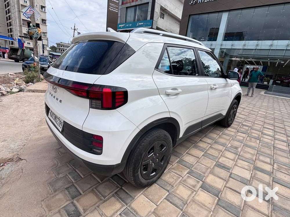 Hyundai Venue S 1.2 Petrol, 2023, Petrol