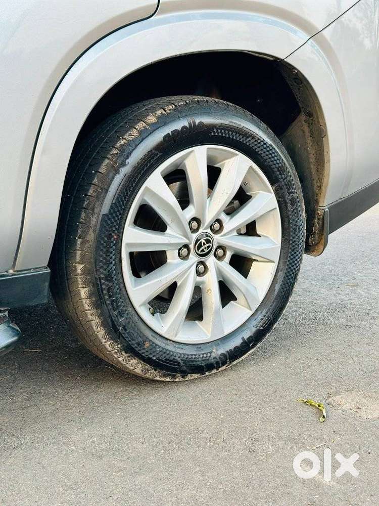 Toyota Innova Hycross