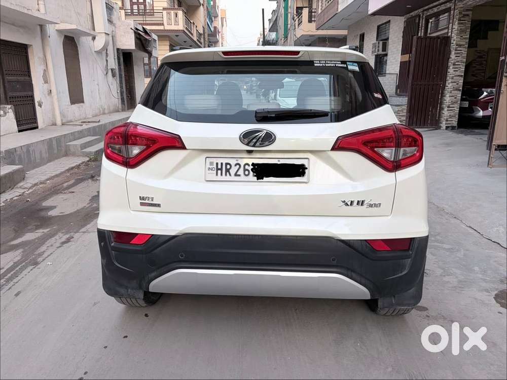Mahindra Xuv300 W8 (o) 1.5 Diesel Amt, 2022, Diesel