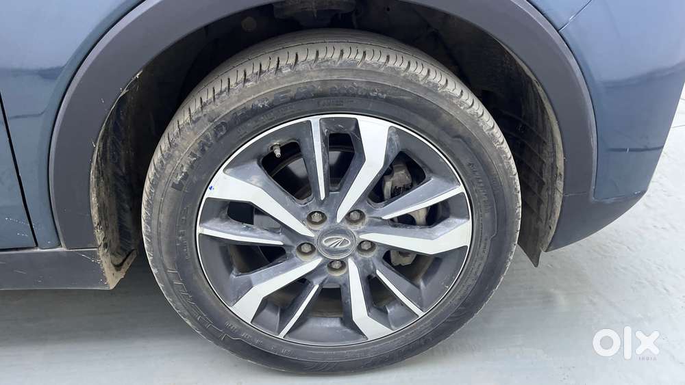 Mahindra Xuv300 1.2 W8 (o) Amt Petrol, 2021, Petrol