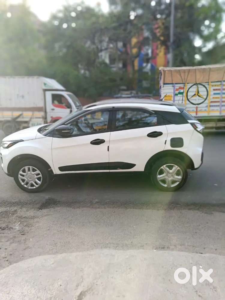 Tata Nexon 2023 Petrol Automatic Sunroof Zero Dept Insurance Valid