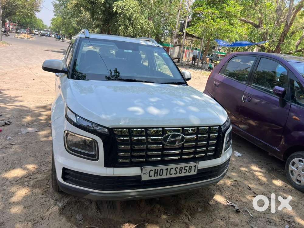 Hyundai Venue 2023 Petrol Well Maintained