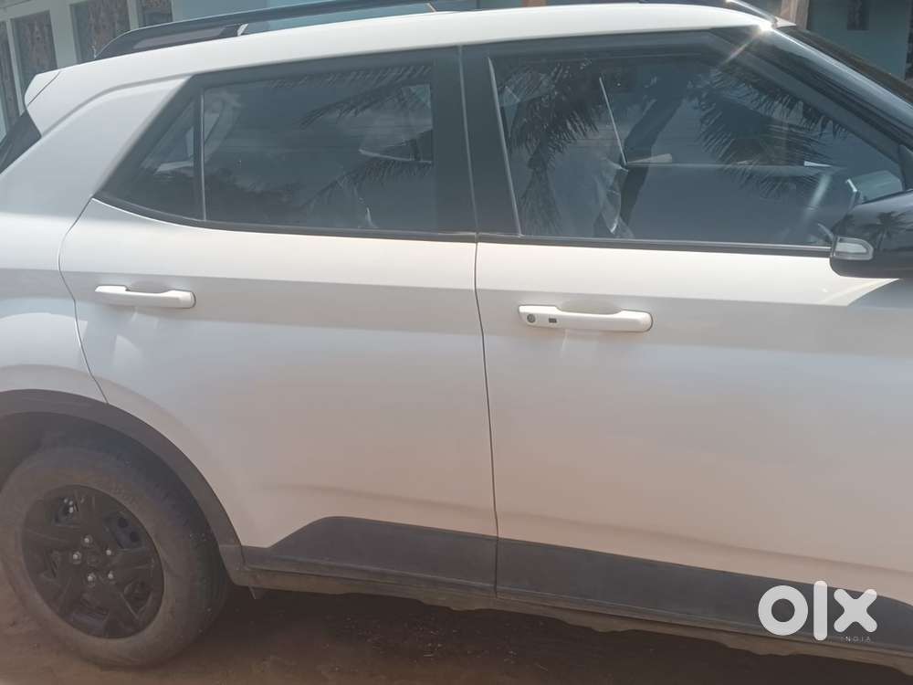 Hyundai Venue 2025 Petrol 8000 Km Driven