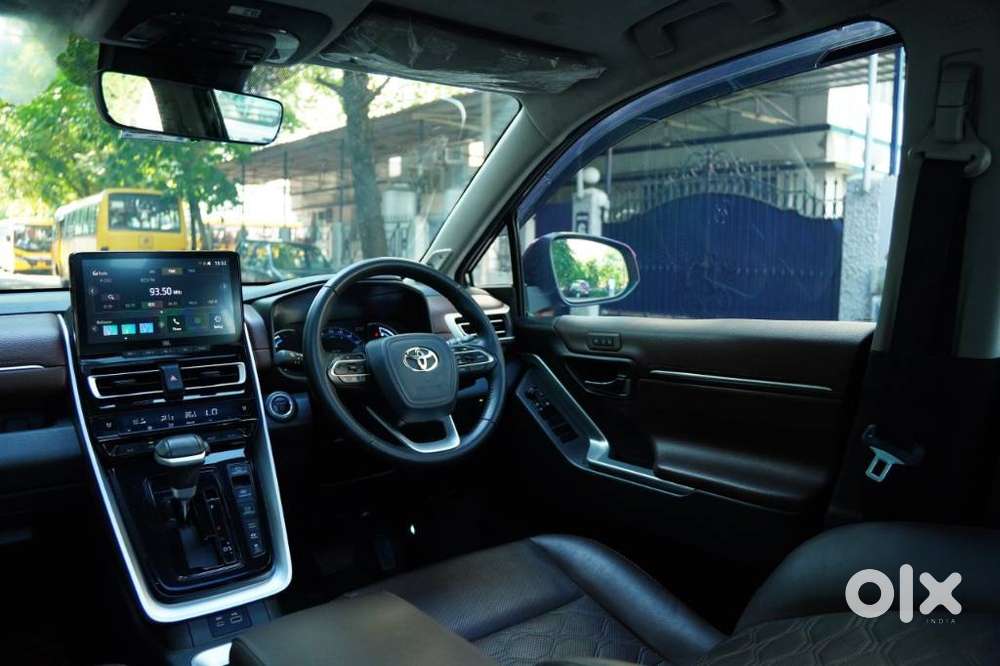 Toyota Innova Hycross 2.0 Zx Hybrid 7 Str, 2023, Petrol