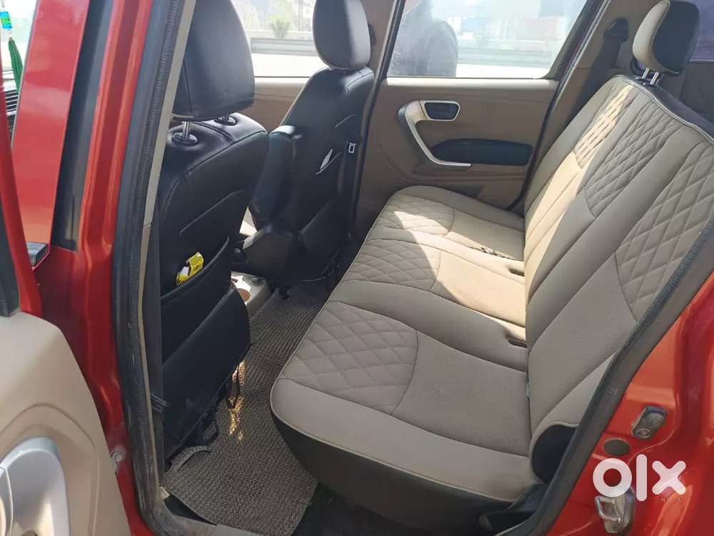 Mahindra Tuv N10 ऑप्शनल 7सीटर फुल टॉप मॉडल 2018लॉस्ट Km 68000 चली