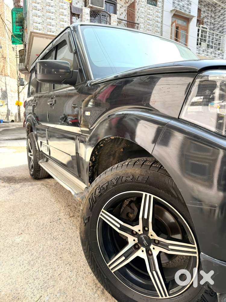 Black Mahindra Scorpio 2019
