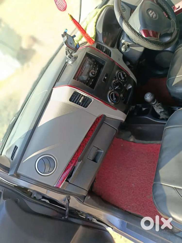 3 Onor
Petrol  + Lpg
Ac Chalu 
Tyre 70% 
Music System
Final 145