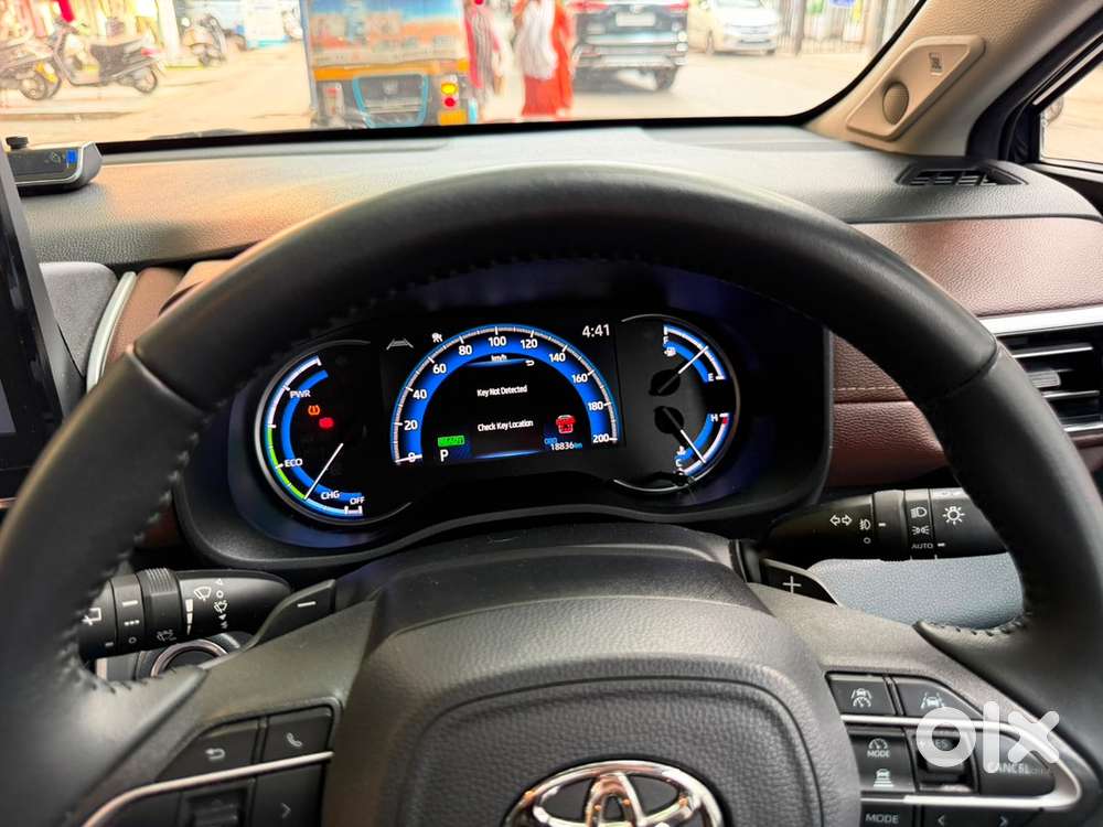 Innova Hycross Zx 7s 2023