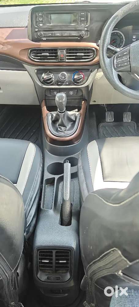 Hyundai Aura Cng Green 2023