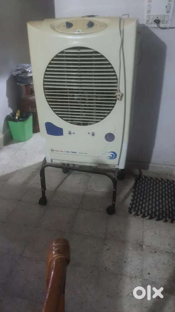Plastic cooler of Bajaj company with wheeled stand