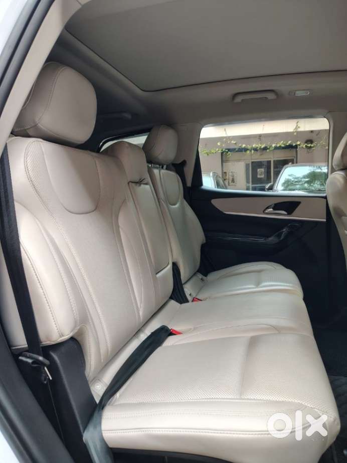 Mahindra Xuv700 Ax7l 6 Str At, 2025, Diesel