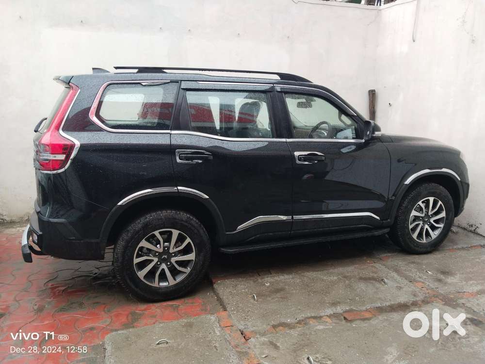 Mahindra Scorpio-n 2.0 Z4 Petrol Mt 7 Str, 2025, Petrol