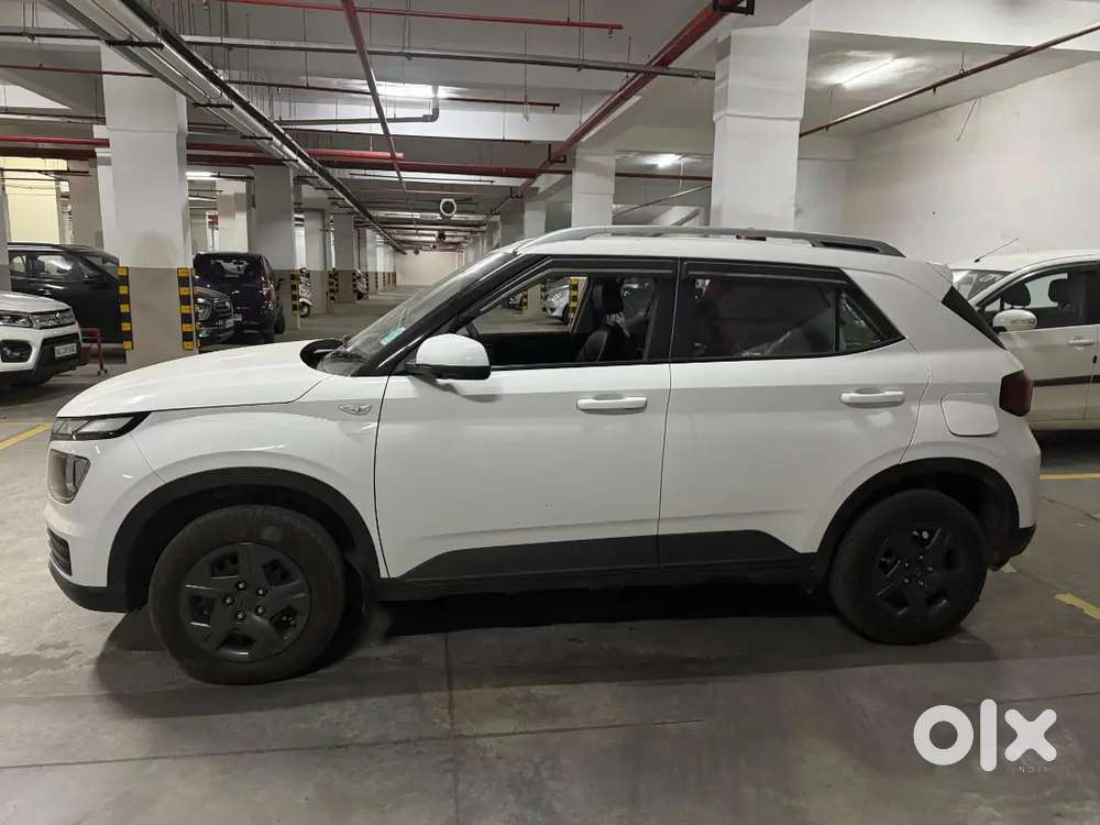 Hyundai Venue 2023 Petrol 9000 Km Driven