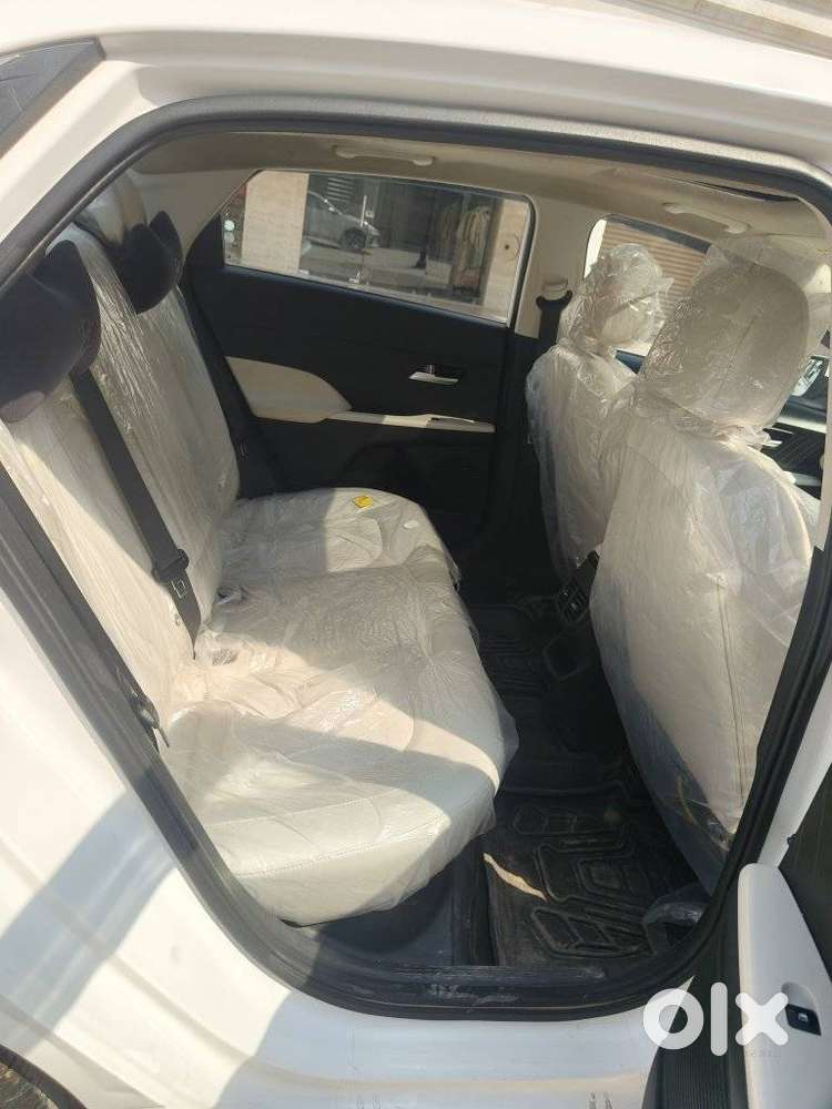 Hyundai Verna 1.5 Sx (o) Petrol Mt, 2023, Petrol