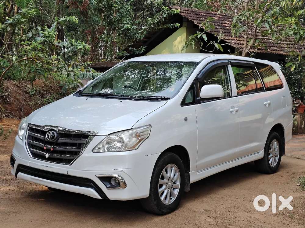 2012 Innova Pearl White Colour Full Company Matained Vehicle