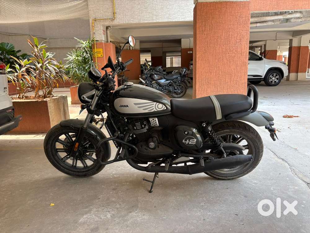 Jawa 42 FJ 2025 petrol