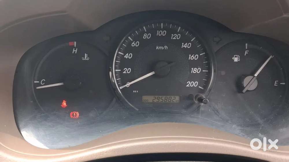  Toyota Innova 2.5 G &ndash; 2015 Model &ndash; 7 Seater - S Gold Colour -
