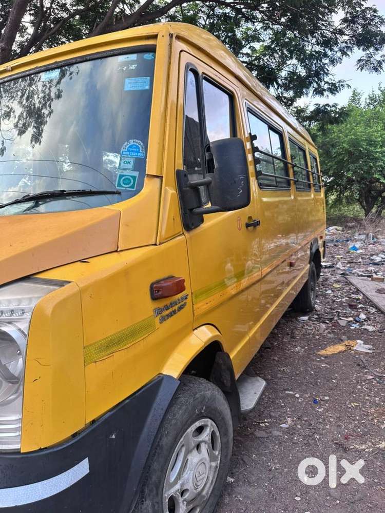 Force Traveller 17 Seater