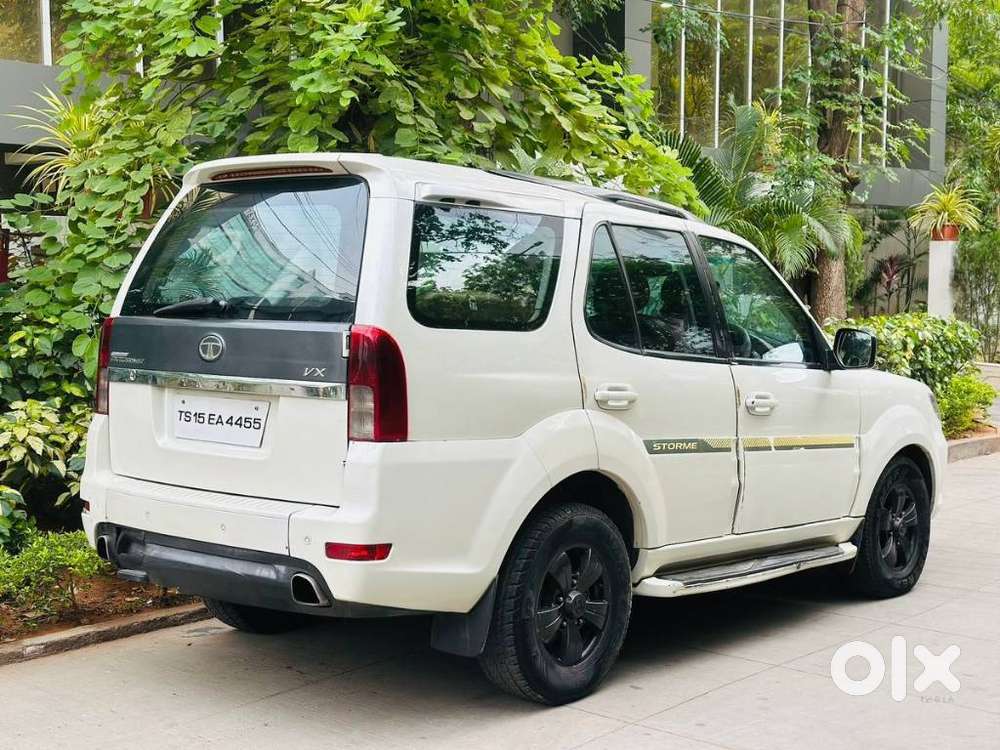 Tata Safari Storme, 2014, Petrol