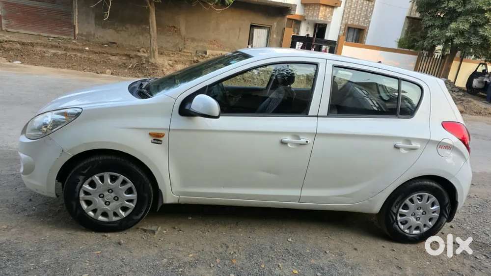 Hyundai I20 Magna 2012 | Petrol + Cng | White | Manual