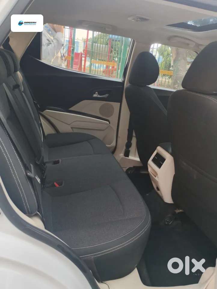 Mahindra Xuv 3xo Ax5 Pm Mt, 2024, Petrol