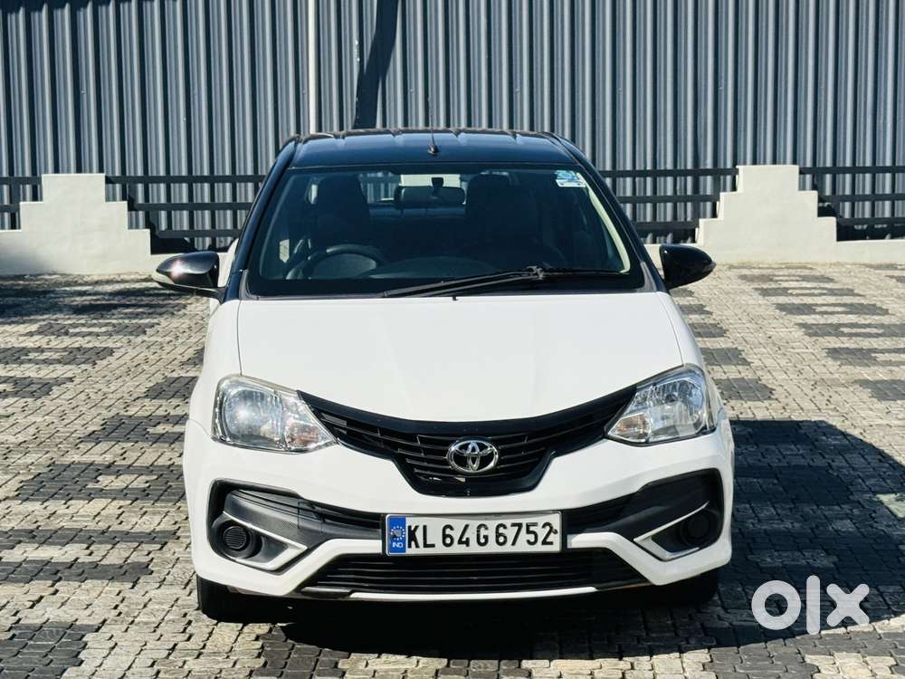 Toyota Etios Liva V Dual Tone, 2018, Petrol