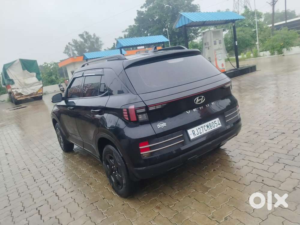 Hyundai Venue Sx 2023 Petrol.   22/12/2023 Model