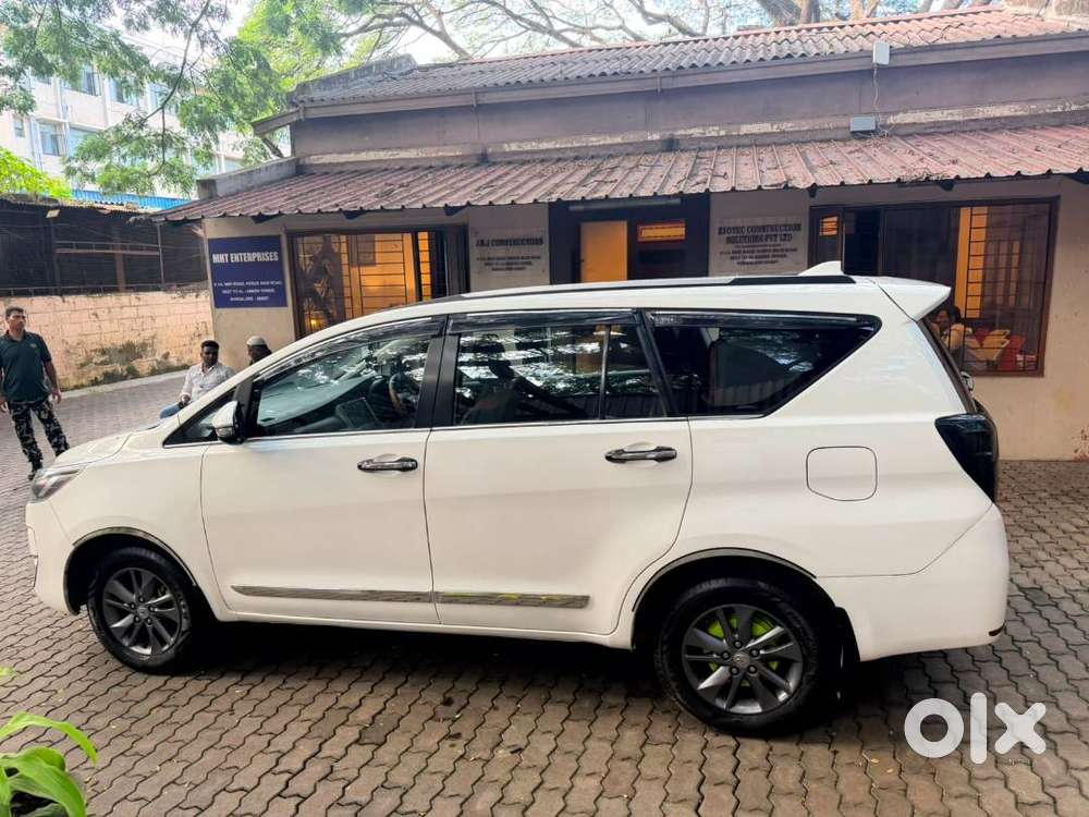 For Sale: Toyota Innova Crysta 2.4 G Diesel (7-seater Captain Seats)