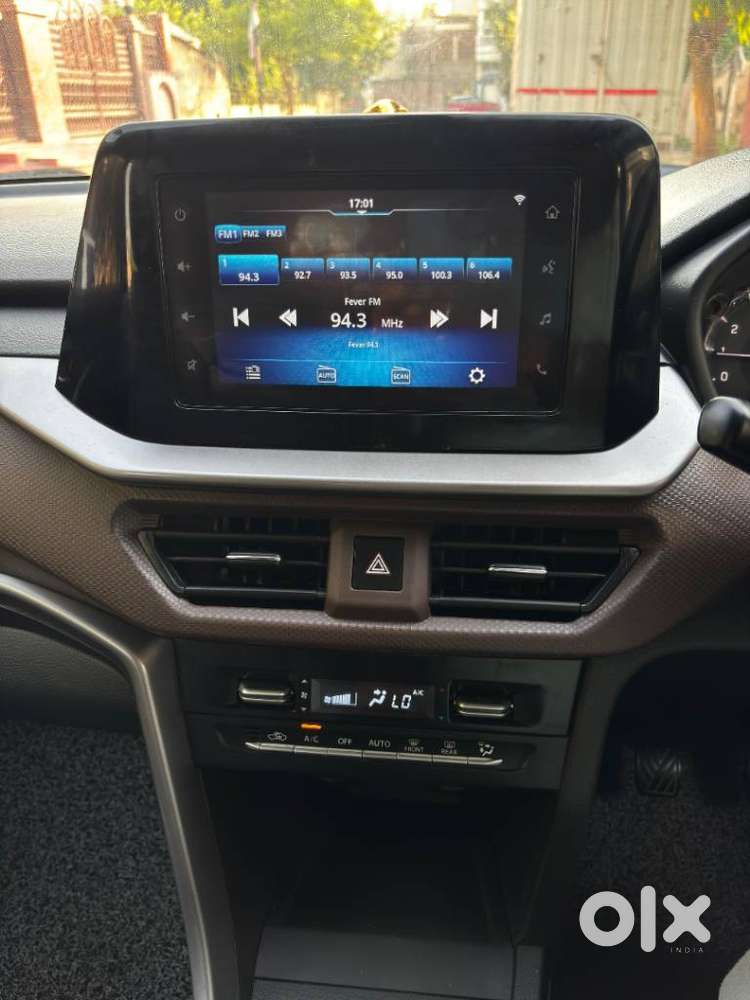 Maruti Suzuki Brezza 1.5 Zxi Smart Hybrid, 2023, Petrol