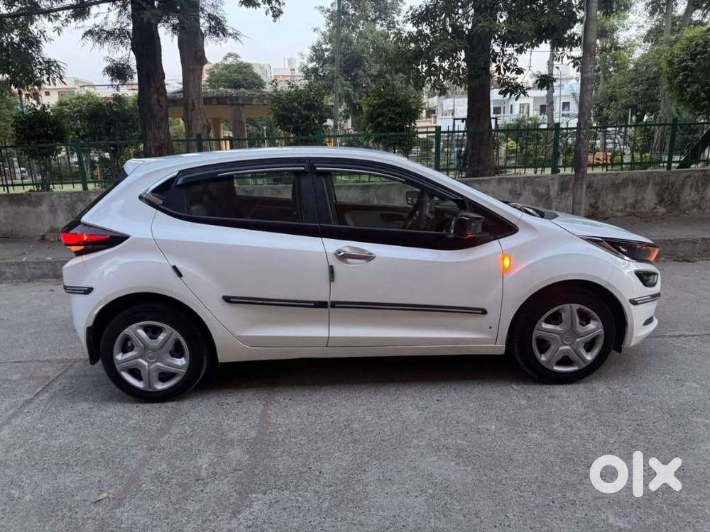 Tata Altroz 1.2 Xm, 2023, Petrol