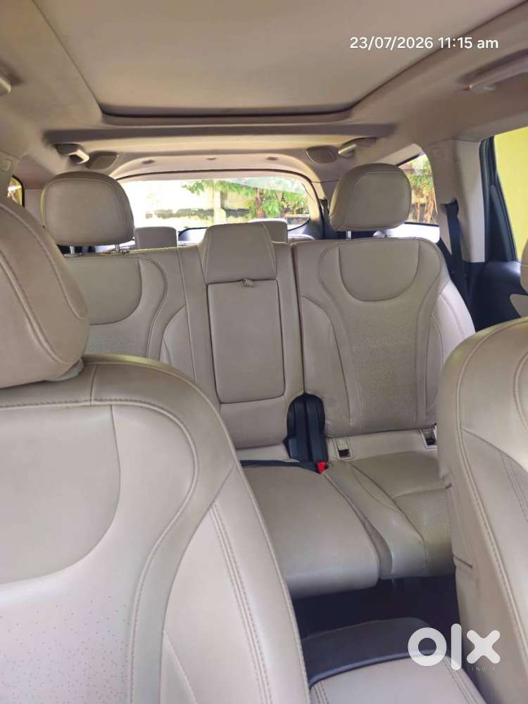 Mahindra Xuv700 2022 Diesel Well Maintained