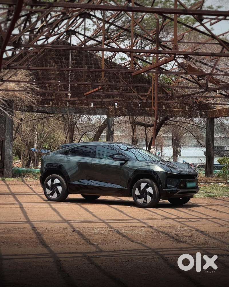 Mahindra Electric Automatic 2025