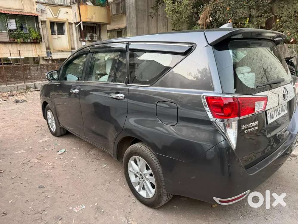Innova Crysta 2.8g Automatic Disel Super Duper Prime Condition