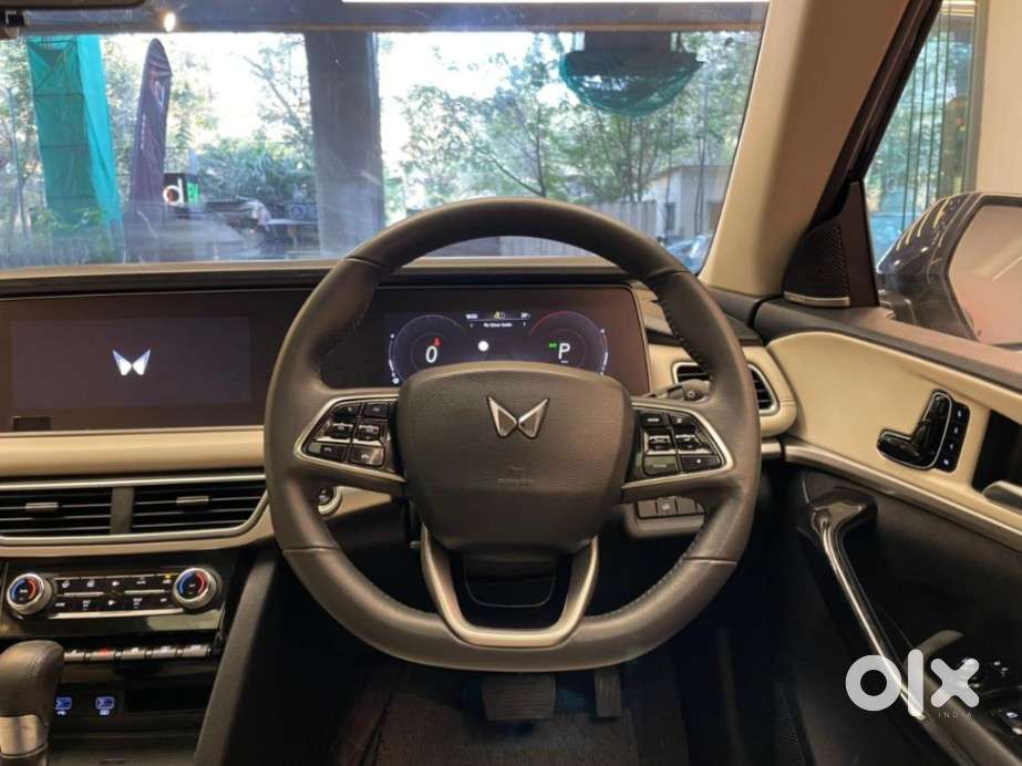 Mahindra Xuv700 2.2 Ax 7 Diesel At Luxury Pack Str Awd, 2022, Diesel