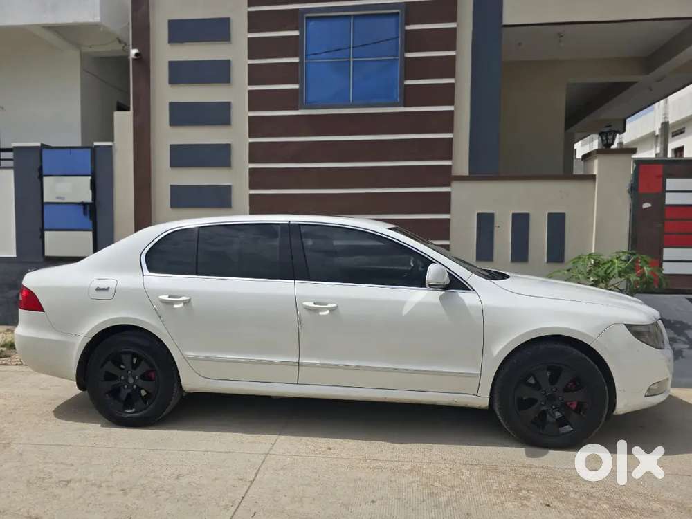 Skoda Superb Elegance 2011 Car